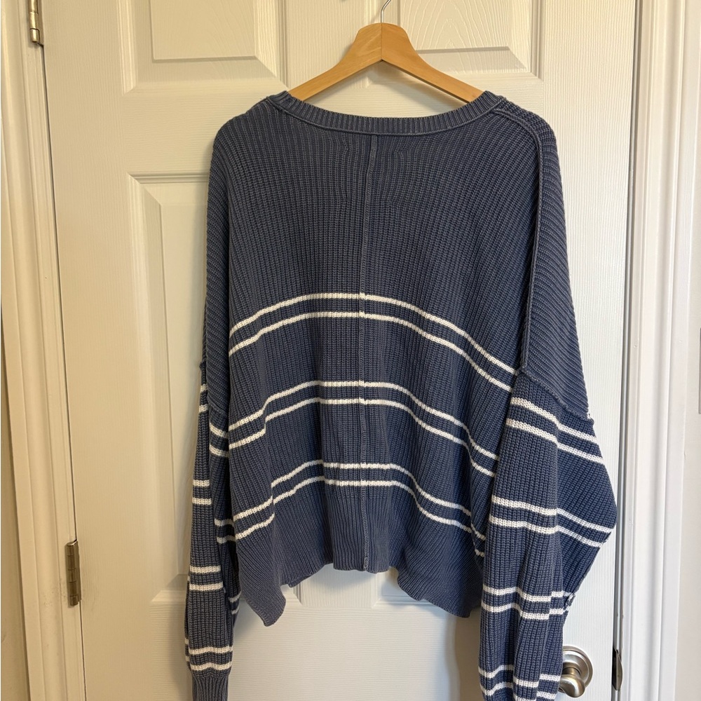 Aerie Blur and White V-Neck Sweater - Picture 5 of 5